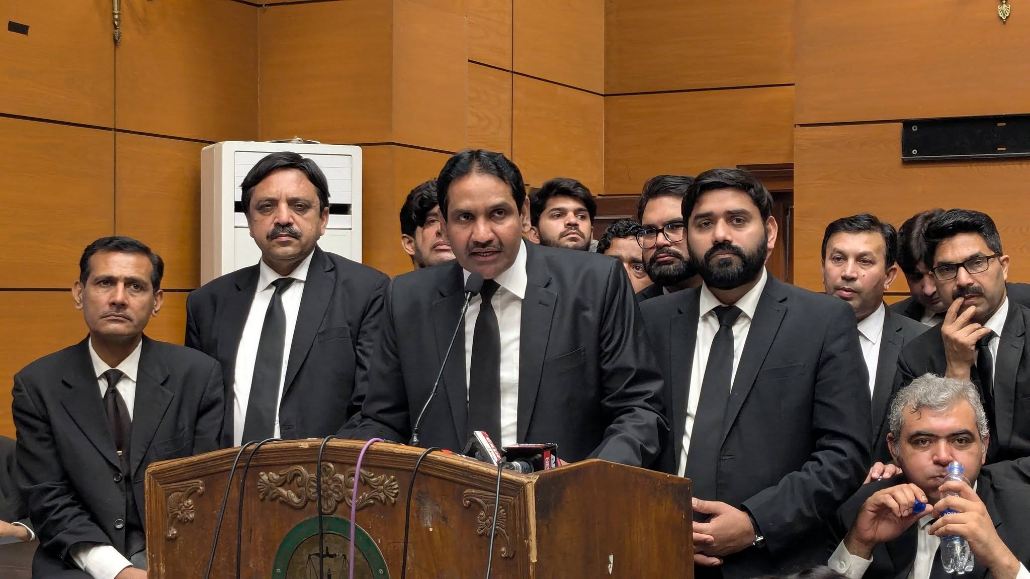 لاہور بار ایسوسی ایشن لاہور ہائی کورٹ بار ایسوسی ایشن کے جنرل ہاؤس کا مشترکہ اجلاس