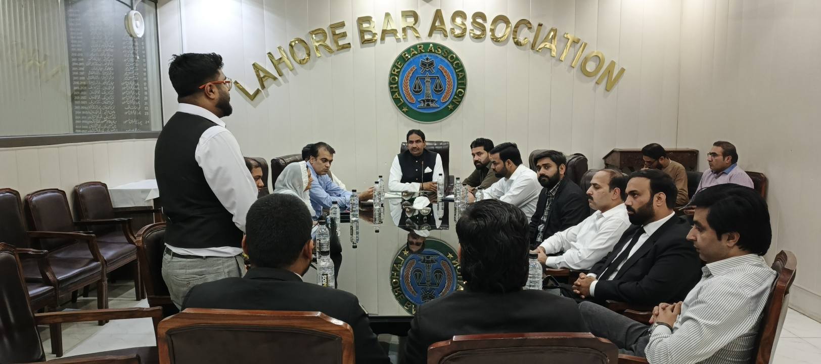 آج ایگزیکٹو کمیٹی لاہور بار ایسوسی ایشن کی ایک ہنگامی میٹنگ زیر صدارت جناب عرفان حیات باجوہ صدر 